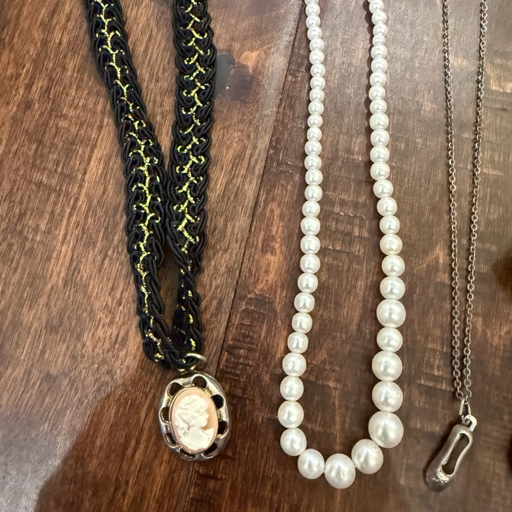 Vintage Costume Jewelry Mixed Lot Clip On Earrings Chokers Feminine - Picture 2 of 12